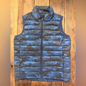 Boy’s Blue Camo Puffer Vest size Large